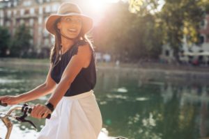women-riding-bike-to-reduce-carbon-emission