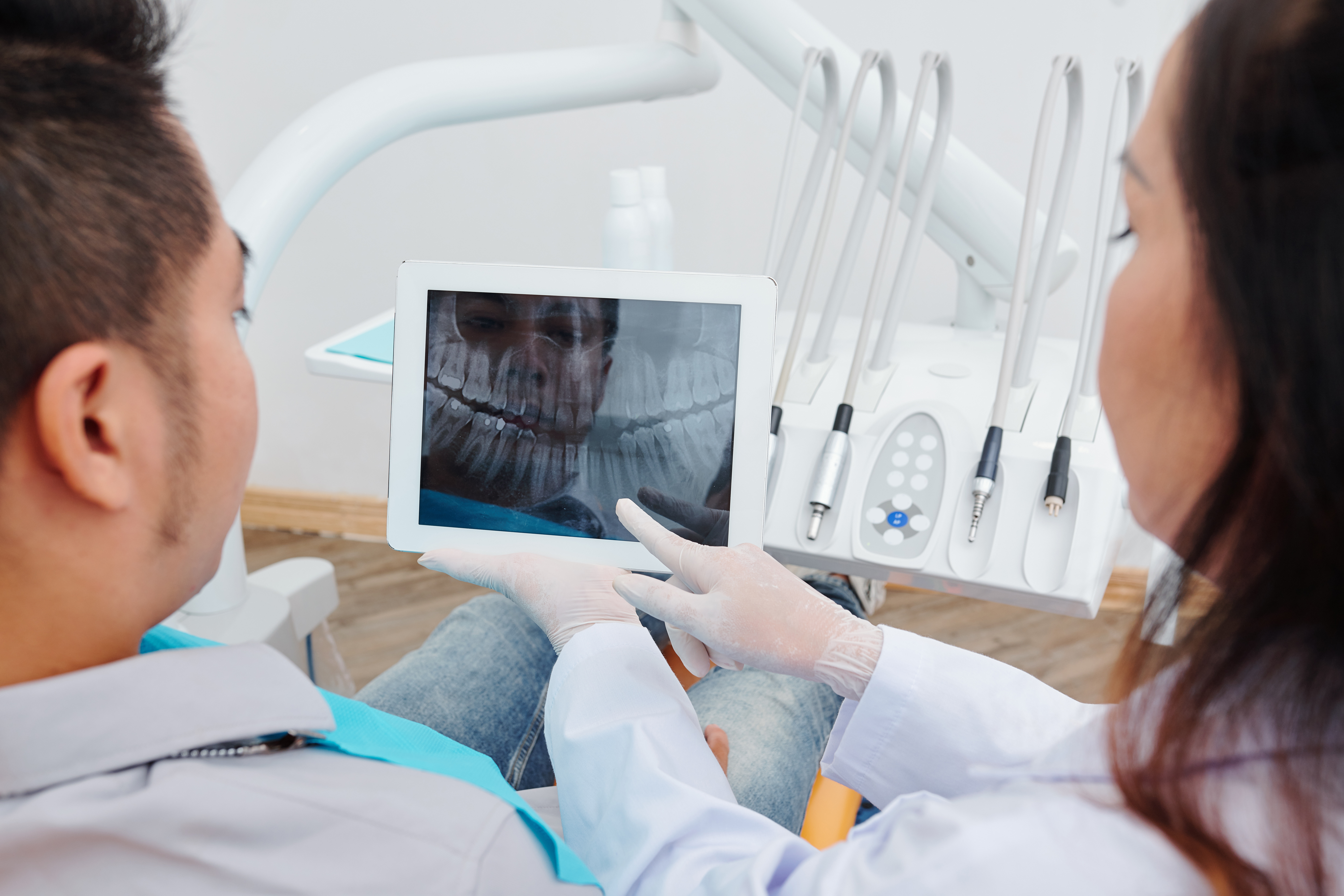 orthodontist showing a patient a digital x-ray
